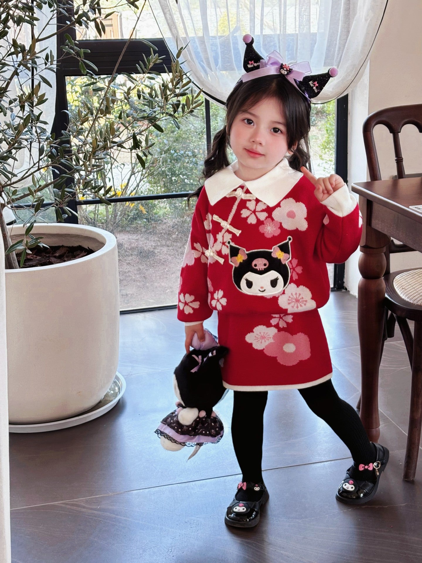 Coffret de jeu Cherry Blossom Kuromi : ensemble pull et jupe rouges